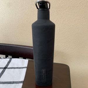 BRÜMATE 25OZ REHYDRATION BOTTLE | MIDNIGHT CAMO